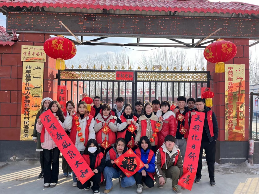 一群穿制服的人

低可信度描述已自动生成