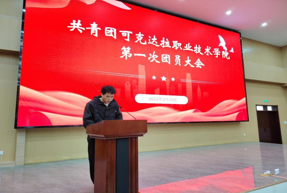 桌子上的广告

中度可信度描述已自动生成