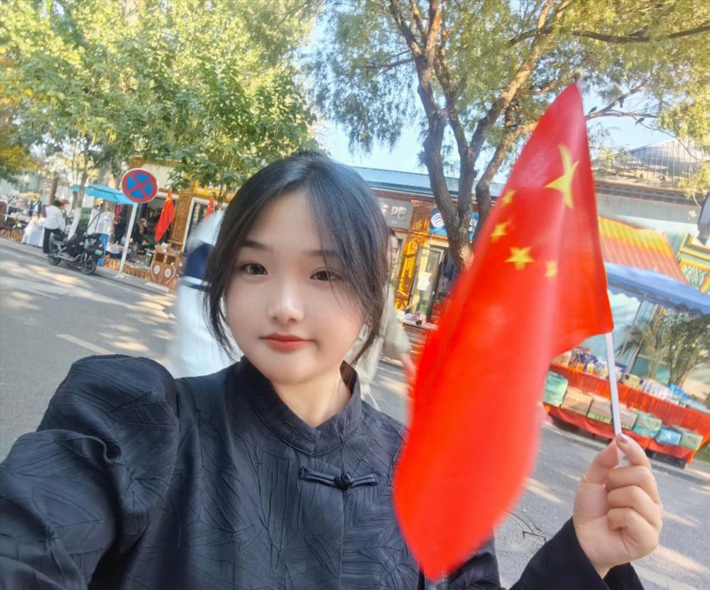 图片包含 人, 户外, 小孩, 男孩

描述已自动生成